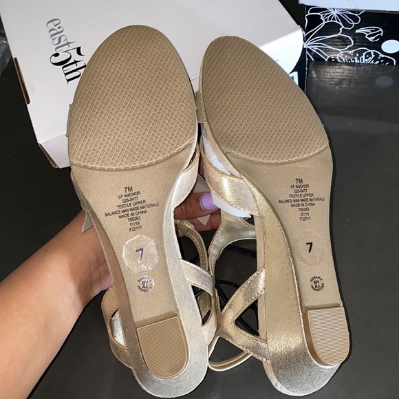 New woman’s east 5th sandals with small wedge - Picture 13 of 16